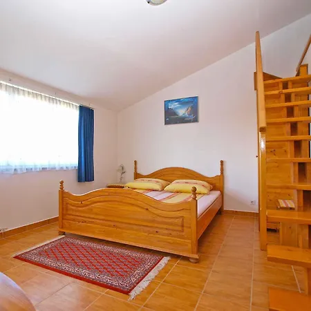 Apartment Near In Valbandon-istrien 51711